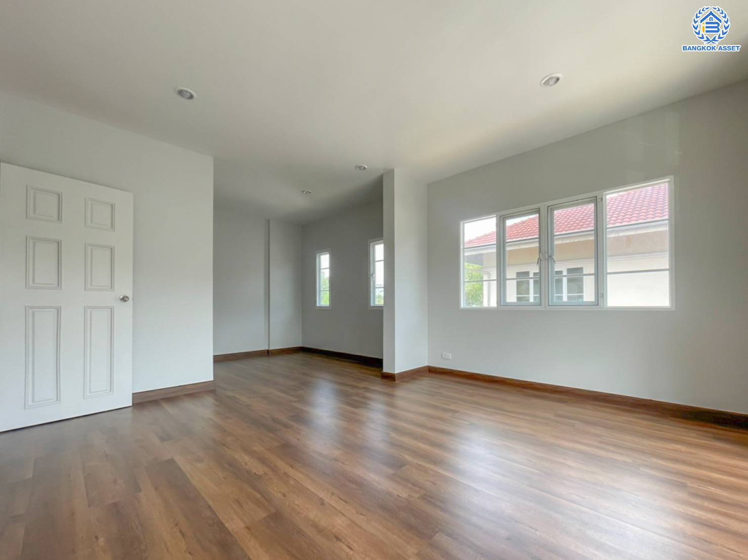 บ้านมือสองตกแต่งใหม่ ม.ภัทรา รามอินทรา5 หลังมุม! บนเนื้อที่กว้างขวางถึง 67.1 ตร.ว. ฟังกชัน 3 ห้องนอน 1 ห้องแม่บ้าน 3 ห้องนอน บ้านสวย พร้อมเข้าอยู่ ตรงข้ามสนามมวยลุมพินี บนทำเลศักยภาพ ใกล้รถไฟฟ้าสายสีชมพู "สถานีรามอินทรา 3"